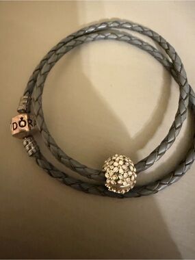 Pandora Darling Daisy Meadow Clip 791494EN12 Double Grey Leather Bracelet NWOT